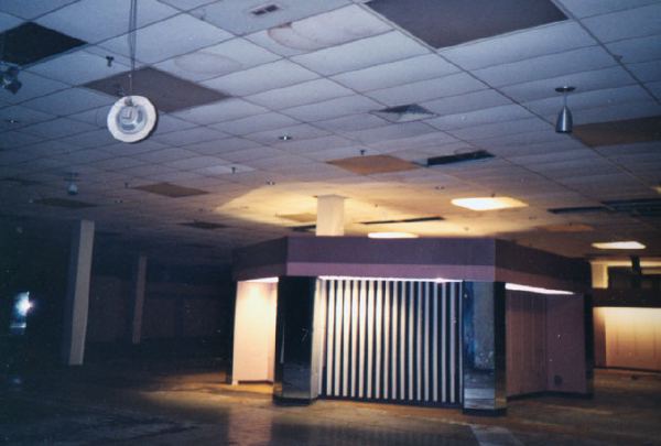 More abandonded mall.